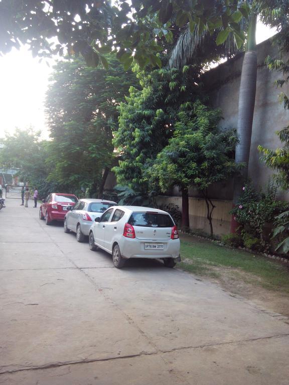 Hotel Kanishka Kanpur Exterior photo