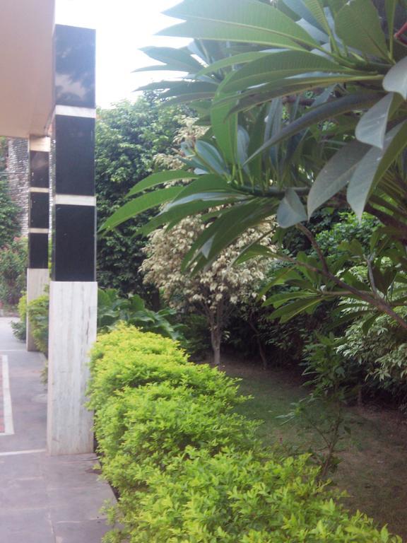 Hotel Kanishka Kanpur Exterior photo
