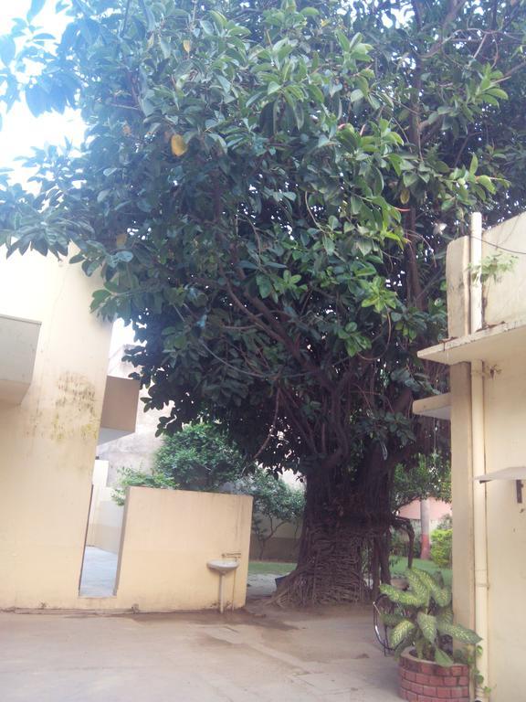 Hotel Kanishka Kanpur Exterior photo